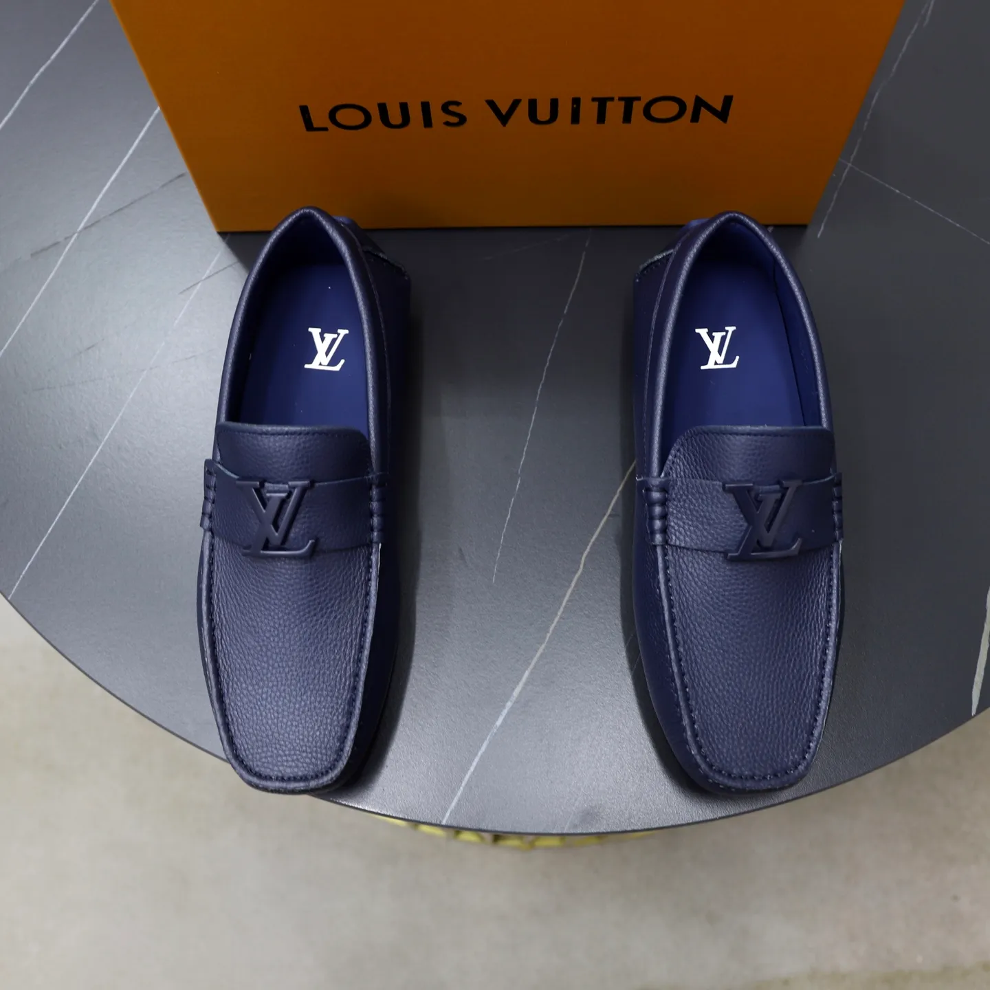 Ex-factory price: 480💰【LV】Louis Vuitton ⚠️High-end men’s driving and pedal series ⚠️38-44 (customized for 45) ⚠️All original cowhide leather! Thick and soft! Made entirely of calfskin lining! Rubber sheet anti-slip beanie sole! Three-dimensional package technology! Fashionable and classic! Handicrafts! Original high quality! Feel free to compare!